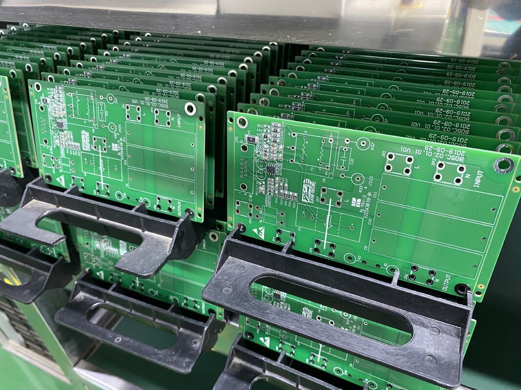 Минимальный диаметр отверстия 01 мм Коммуникационная PCB сборка 6 слоев Высокий Tg170 и Высокий Tg180 Оптимизирован для коммуникационных устройств
