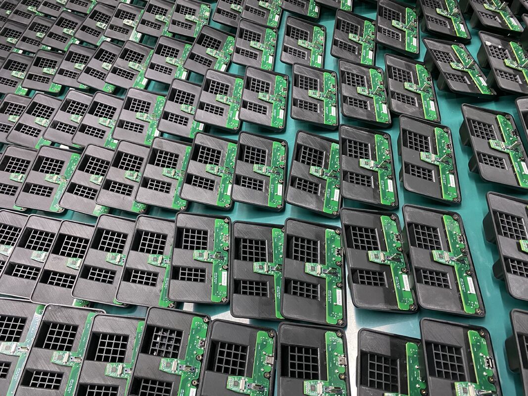 Контроль импедантности Промышленная сборка печатных плат с толщиной от 0,3 мм до 6 мм и минимальным шаровым пространством 0,3 мм.