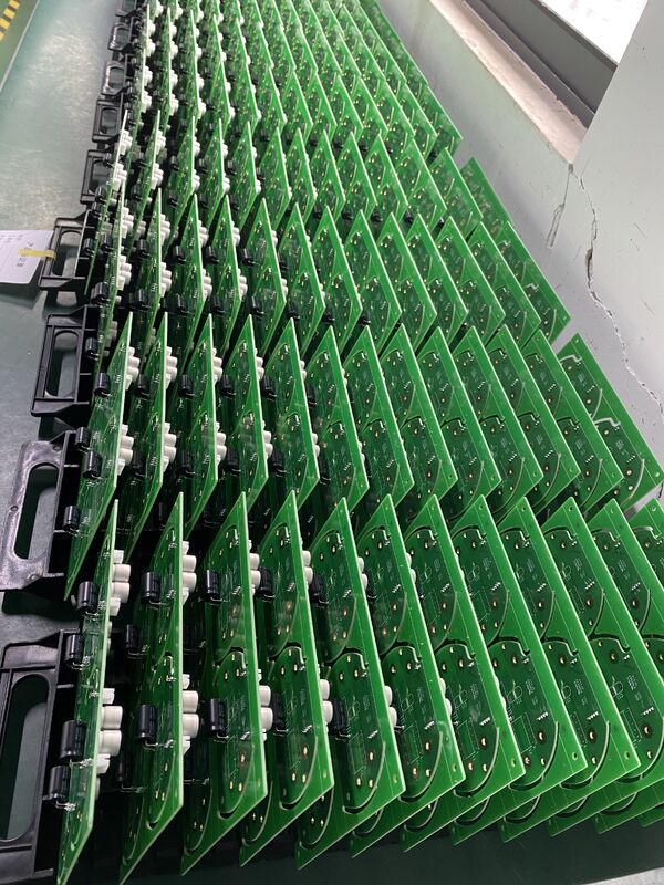 Минимальное пространство шаров 0,3 мм Продолжительность менее 0,5 мм Промышленный производственный процесс ПКБ Максимальный размер ПКБ 600 на 1200 мм Оптимизирован для сложных макетов ПКБ